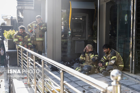 گزارش تصویری | آتش‌سوزی یک رستوران در شهرک غرب