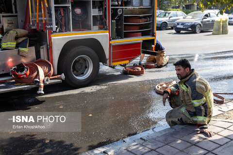 گزارش تصویری | آتش‌سوزی یک رستوران در شهرک غرب