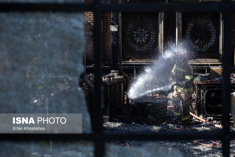 گزارش تصویری | آتش‌سوزی یک رستوران در شهرک غرب
