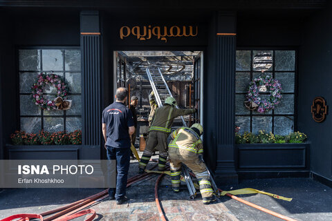 گزارش تصویری | آتش‌سوزی یک رستوران در شهرک غرب