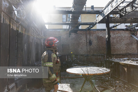 گزارش تصویری | آتش‌سوزی یک رستوران در شهرک غرب