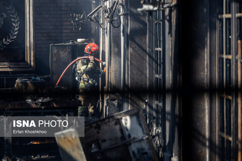 گزارش تصویری | آتش‌سوزی یک رستوران در شهرک غرب