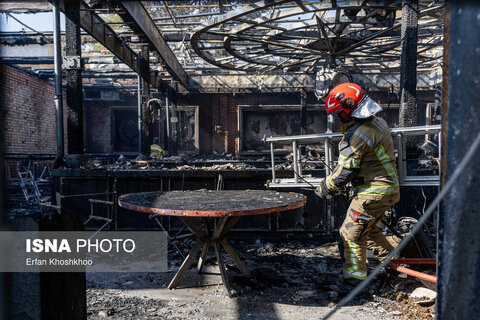 گزارش تصویری | آتش‌سوزی یک رستوران در شهرک غرب