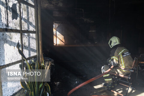 گزارش تصویری | آتش‌سوزی یک رستوران در شهرک غرب