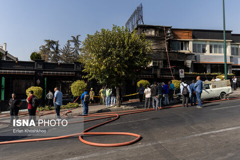 گزارش تصویری | آتش‌سوزی یک رستوران در شهرک غرب