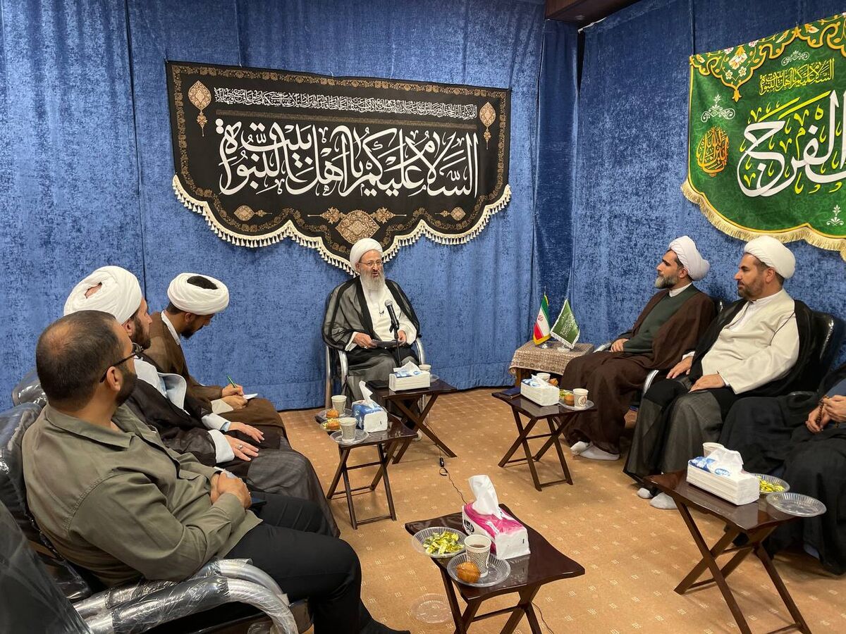 آیت الله فقیهی در دیدار شورای علمی اجلاس مهدویت و انقلاب اسلامی بیان کرد: خانواده مهدوی، سنگ‌بنای تمدن اسلامی است