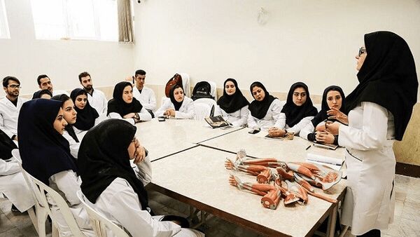 آیا دانشجویان پزشکی سهمیه‌ای به راحتی دکتر می‌شوند؟