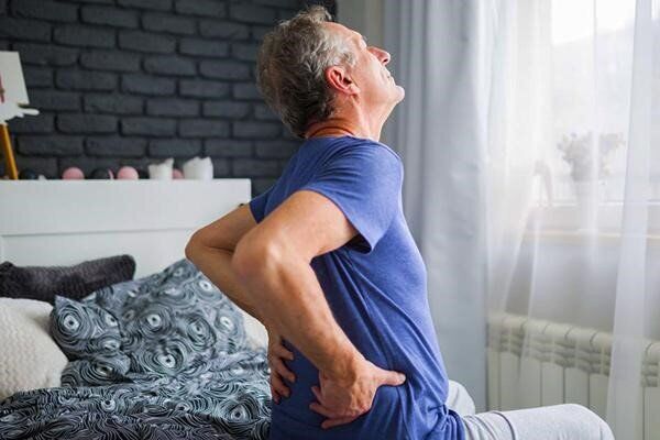 چقدر و چگونه بنشینیم؟/ نشستن نادرست از دلایل بروز آرتروز و دیسک کمر در بزرگسالی