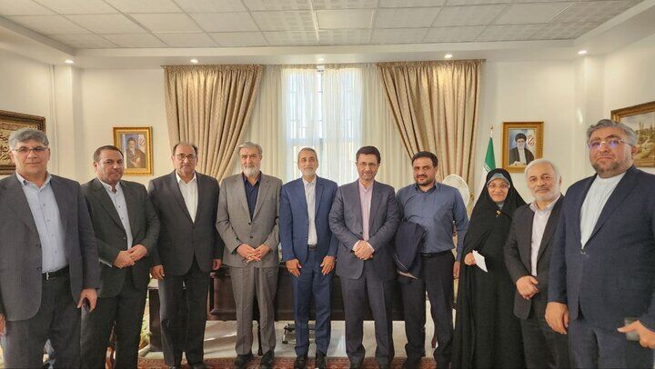 نشست صمیمی جلال‌زاده با اعضای سابق کمیسیون امنیت در خصوص بررسی وضعیت فعلی کشور