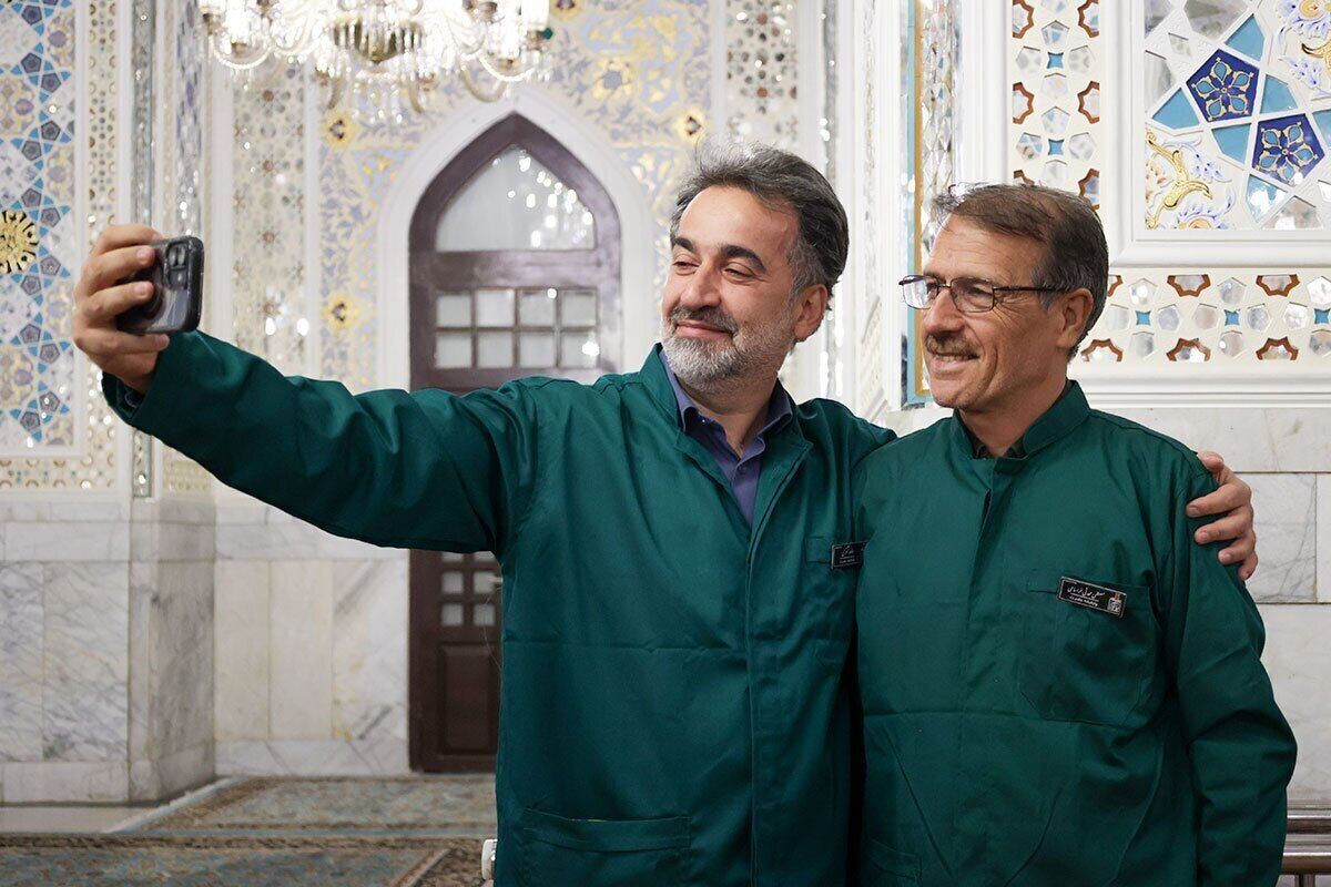 گردهمایی هنرمندان حوزه هنری سوره در حرم مطهر رضوی