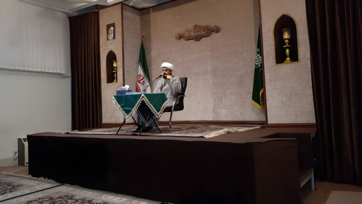 حضرت زهرا(س)، تجلی بندگی و صداقت در متن خانواده و اجتماع