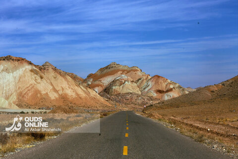 کوه‌های رنگی ماه‌نشان