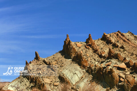 کوه‌های رنگی ماه‌نشان