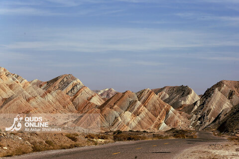 کوه‌های رنگی ماه‌نشان