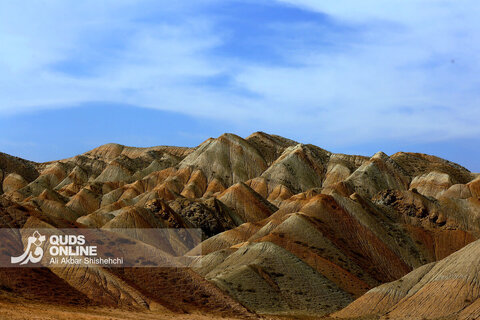 کوه‌های رنگی ماه‌نشان