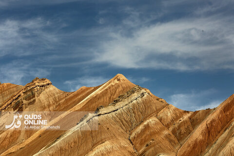 کوه‌های رنگی ماه‌نشان
