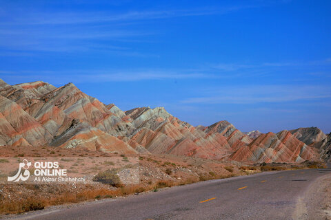 کوه‌های رنگی ماه‌نشان