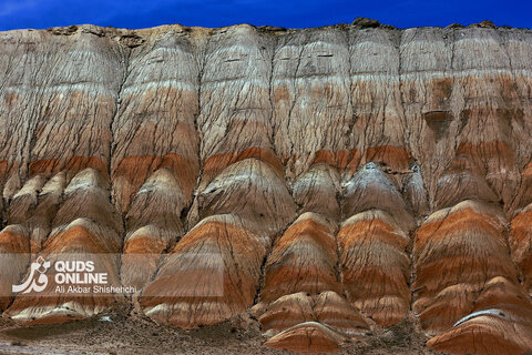 کوه‌های رنگی ماه‌نشان