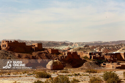 کوه‌های رنگی ماه‌نشان