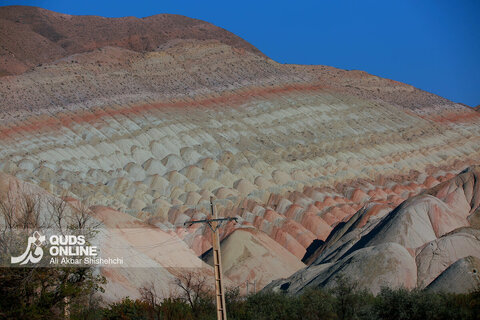 کوه‌های رنگی ماه‌نشان