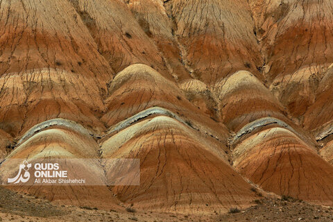 کوه‌های رنگی ماه‌نشان