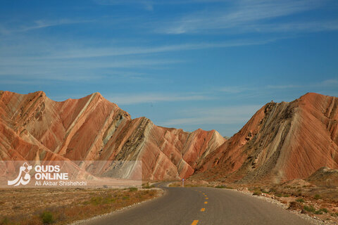 کوه‌های رنگی ماه‌نشان