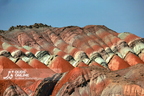 کوه‌های رنگی ماه‌نشان