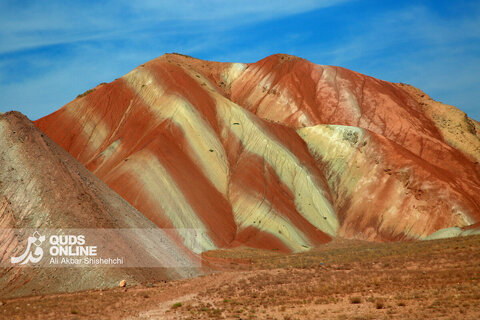 کوه‌های رنگی ماه‌نشان
