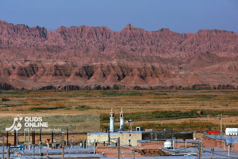 کوه‌های رنگی ماه‌نشان