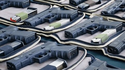 کشف ۱۰۰قبضه سلاح نیمه خودکار در گمرک بازرگان