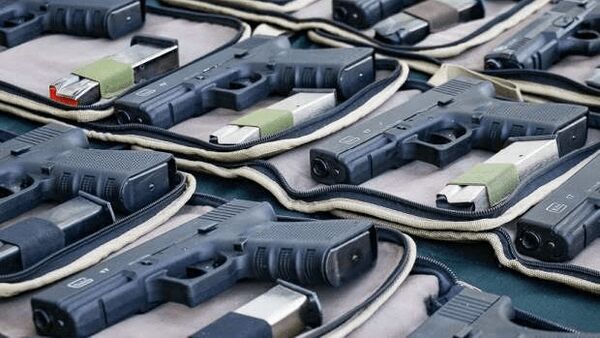 کشف ۱۰۰قبضه سلاح نیمه خودکار در گمرک بازرگان