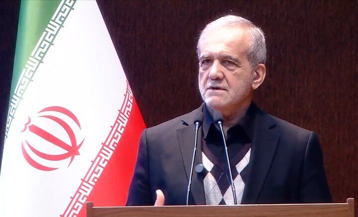 پزشکیان: کتاب و کتابخوانی گره از مشکلات می‌گشاید