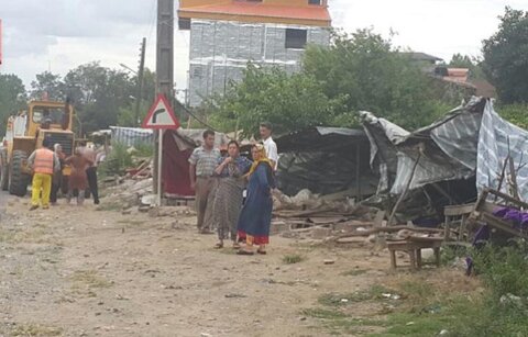 بنای غیرمجاز در حریم محور رشت-امامزاده هاشم تخریب شد