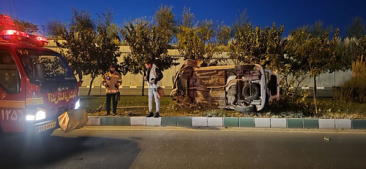 واژگونی خودروی ۲۰۶ در بزرگراه بسیج