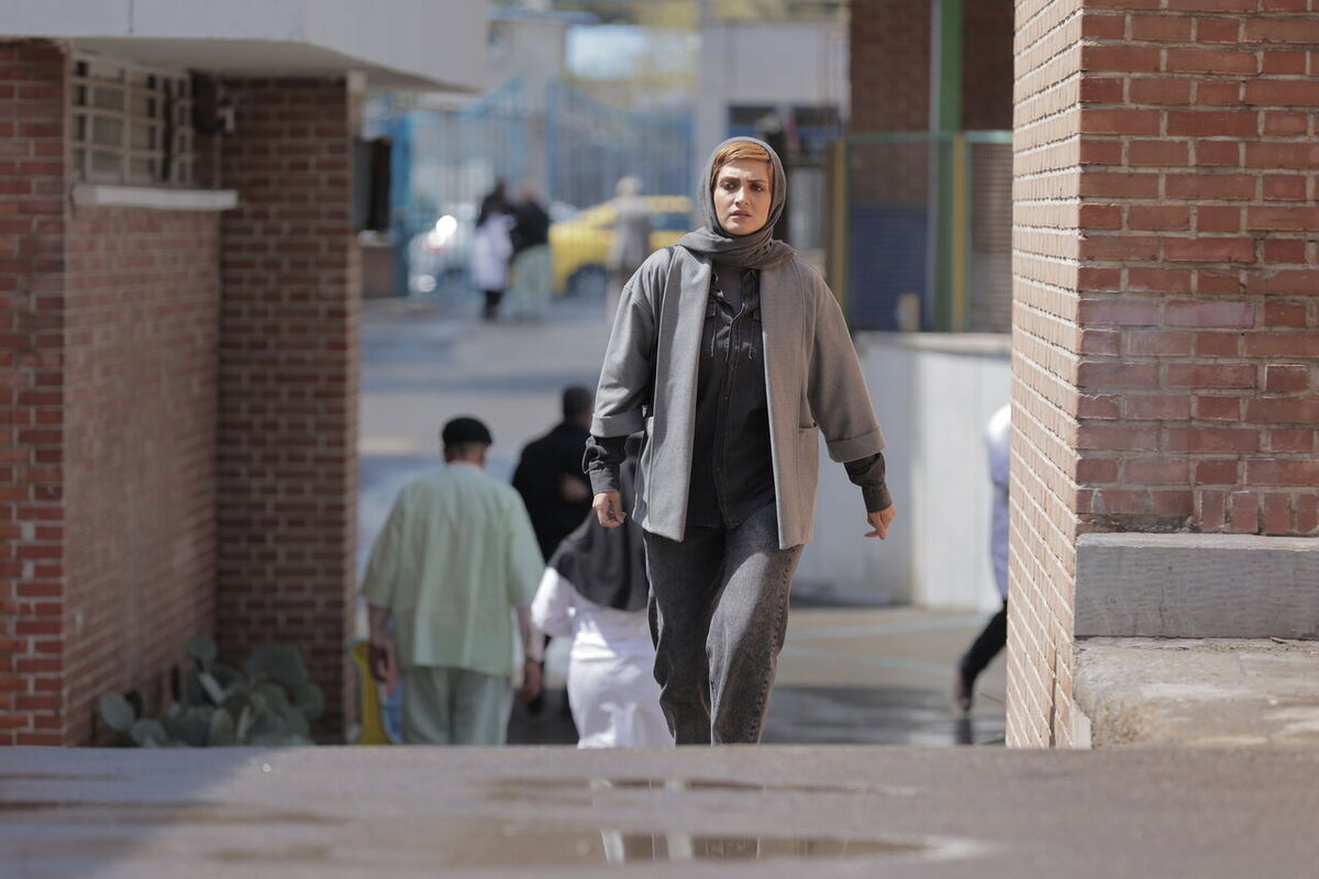  هادی حجازی فر، الناز ملک و مهران غفوریان در «کلاغ» مهدویان