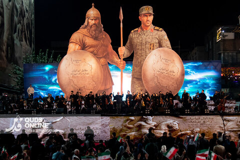 رونمایی از مجسمه «زانو زنندگان برابر ایران»