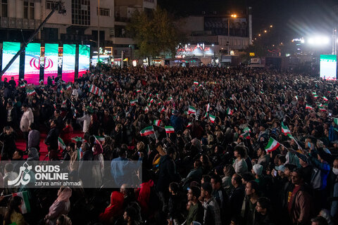 رونمایی از مجسمه «زانو زنندگان برابر ایران»