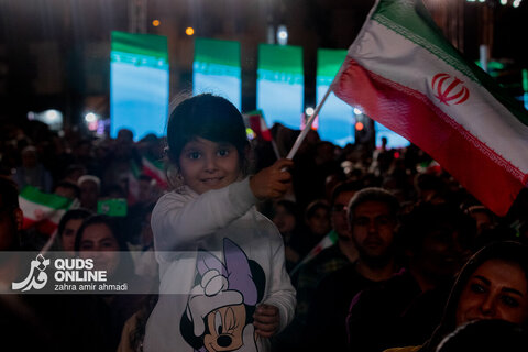 رونمایی از مجسمه «زانو زنندگان برابر ایران»