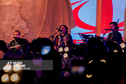 رونمایی از مجسمه «زانو زنندگان برابر ایران»