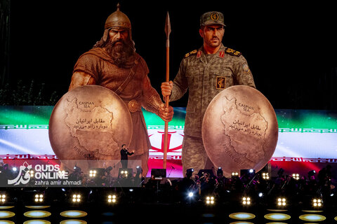 رونمایی از مجسمه «زانو زنندگان برابر ایران»