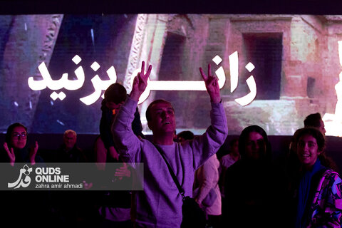 رونمایی از مجسمه «زانو زنندگان برابر ایران»