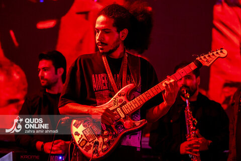 رونمایی از مجسمه «زانو زنندگان برابر ایران»