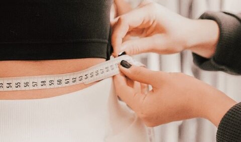 سایز اسمال برای چه افرادی است؟ راهنمای کامل اندازهگیری و جدول سایزبندی S زنانه و مردانه