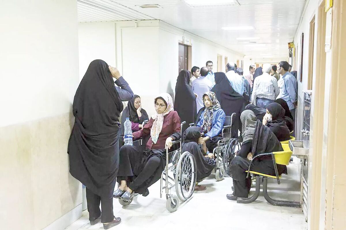 بیماران در صف نوبت‌دهی بیمارستان‌های دولتی / راهکار تامین اجتماعی برای کاهش ازدحام