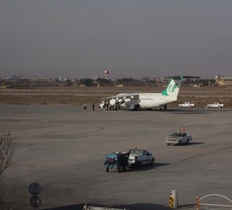 ماجرای ترکیدگی لاستیک فوکر ۱۰۰ آسمان در فرودگاه مشهد اعلام شد