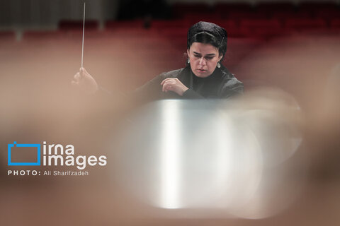 تصاویری از «پانیذ فریوسفی»؛ رهبر ارکستر سمفونیک تهران