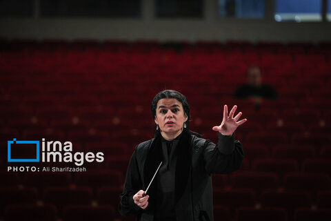 تصاویری از «پانیذ فریوسفی»؛ رهبر ارکستر سمفونیک تهران