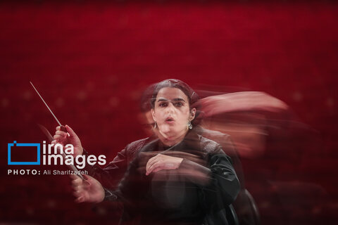 تصاویری از «پانیذ فریوسفی»؛ رهبر ارکستر سمفونیک تهران