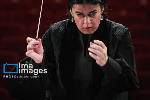 تصاویری از «پانیذ فریوسفی»؛ رهبر ارکستر سمفونیک تهران