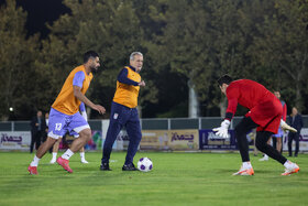 عکس روز | وقتی رییس جمهور پا به توپ می‌شود